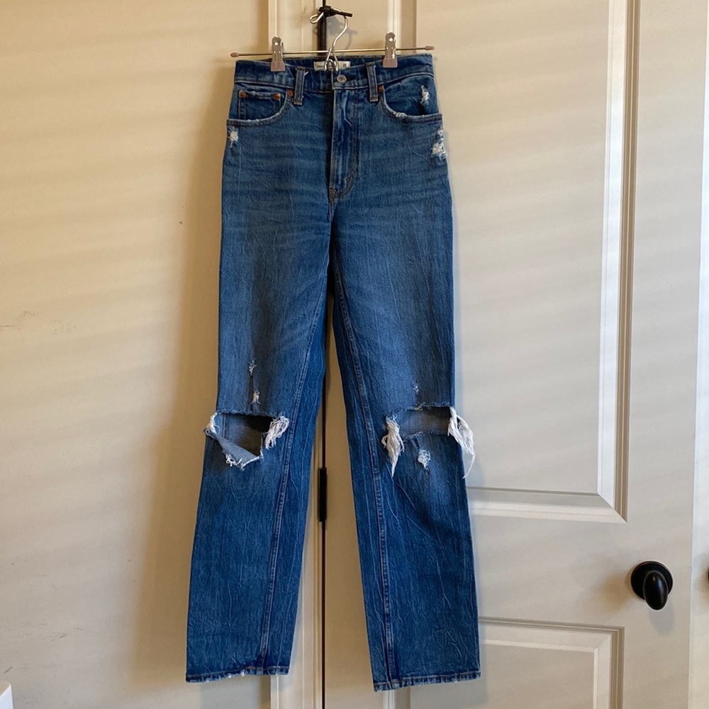 ABERCROMBIE & FITCH - ‘90s Ultra High Rise Straight Jeans - Medium Wash